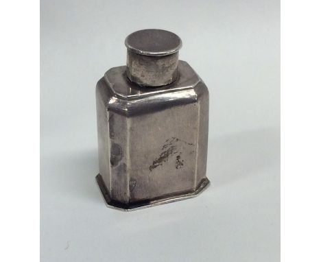 A small Georgian silver caddy with cut corners and lift-off cover. By David Clayton. Approx. 23 grams. Est. £200 - £300.