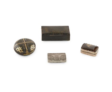 GROUP OF BOXES AND VINAIGRETTESEARLY 19TH CENTURY comprising a small circular tortoiseshell box, inlaid with gilt bands and f
