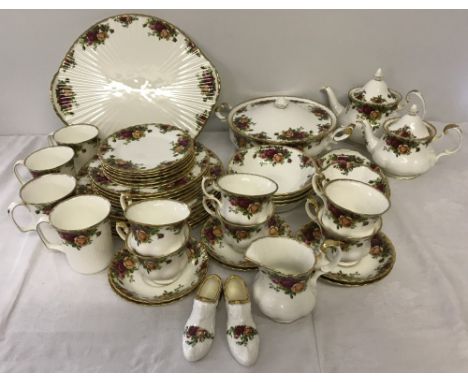 A large quantity of Royal Albert "Old Country Roses" tea and dinner ware. Comprising: 6 dinner plates, 6 side plates, 6 cake 