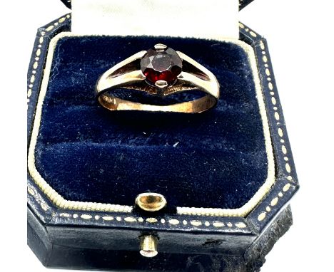 9ct gold garnet ring (3g) 