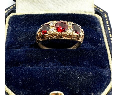 9ct gold garnet &amp; white gemstone seven stone ring (2.5g) 