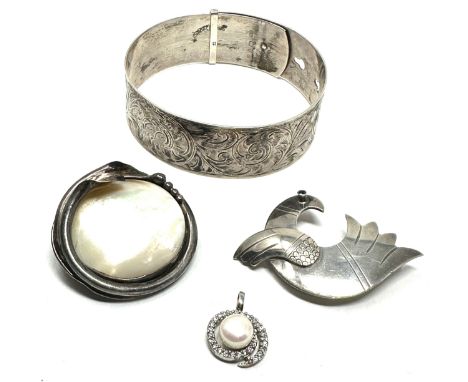Vintage silver jewellery inc brooches bangle etc weight 52g 