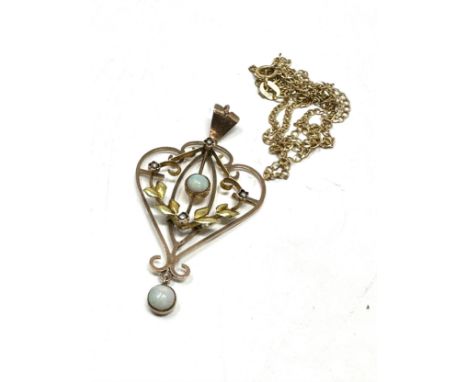 9ct gold opal &amp; seed pearl pendant &amp; chain (3.2g) 