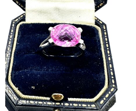 9ct white gold pink gemstone dress ring (4.2g) 