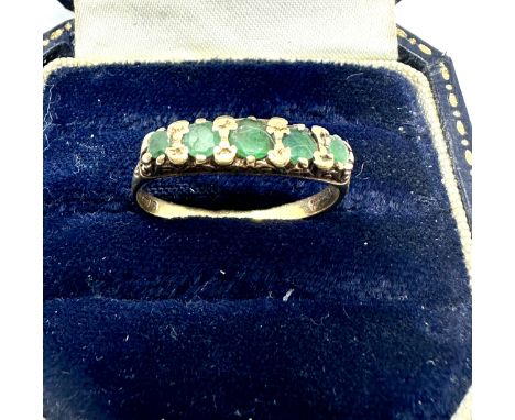 9ct gold emerald five stone ring (1.6g) 