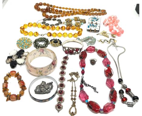 Selection of vintage &amp; later costume jewellery weight 750g 