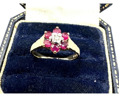 9ct gold diamond &amp; ruby cluster ring (2.1g) 
