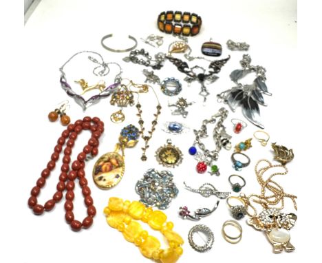 Selection of vintage &amp; later costume jewellery weight 600g 