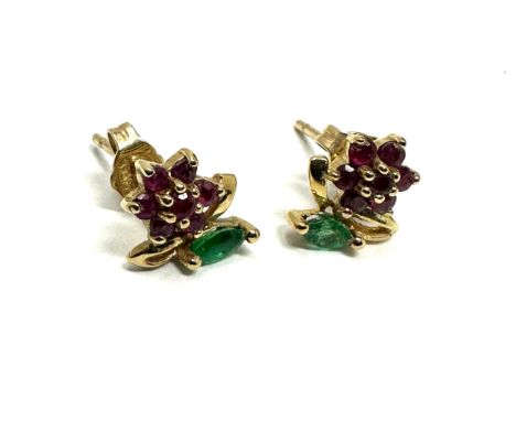 9ct gold ruby &amp; emerald floral earrings (1.1g) 