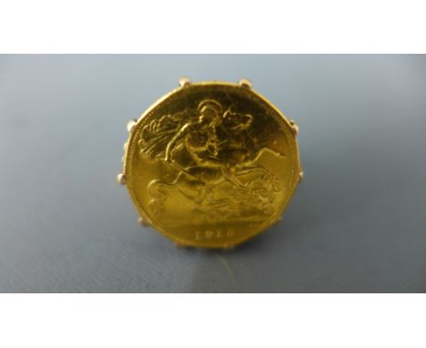 A half Sovereign dated 1915 set in a 9ct yellow gold ring mount - total weight approx 8.5 grams - old repair to back, crackin