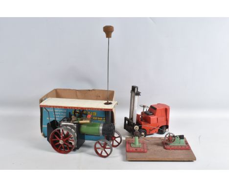 A BOXED MAMOD LIVE STEAM TRACTION ENGINE, No.TE1a, not tested, playworn condition, appears to have been fired up and run but 