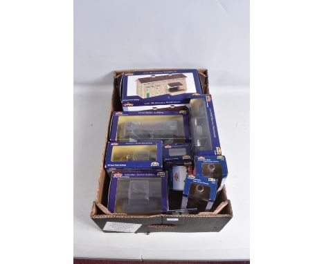 A COLLECTION OF BOXED BACHMANN BRANCHLINE 00 GAUGE MODEL RAILWAY BUILDINGS, to include an Oak Hill Brewery Warehouse, no. 44-