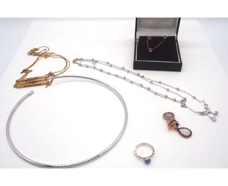 New 925 silver mixed lot of jewellery,
silver choker,
silver + pink stone earrings
an 18 inch chain with pink stone pendant,
