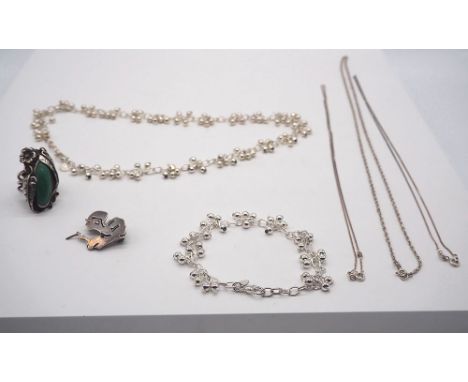925 Mixed lot silver hallmarked jewellery,
2x 18inch silver chains,
1x 22inch silver chain,
18inch chain with decorative ball