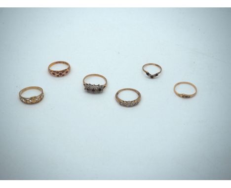 6x 9ct gold rings mixed lot ,
 mixed designs,
 Approx weight 10.6grams, 
Ring Sizes 
hands + heart - P, 
3 stone clear - Q, 
