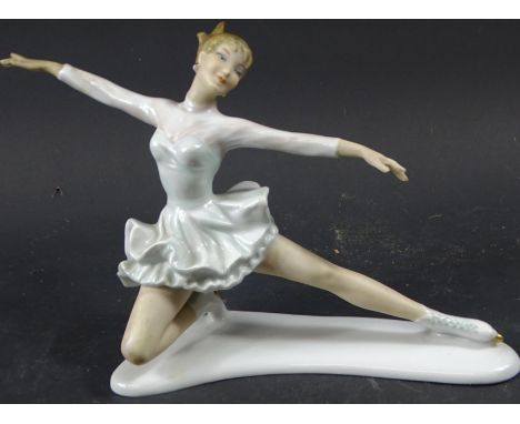 Schaubach-Kunst, Wallendorf, "Schlittschuh-Läuferin", Entw. K. Steiner, 1950/60er Jahre, Preßnr. 1663/0, H. ca. 13 cm, grüne 