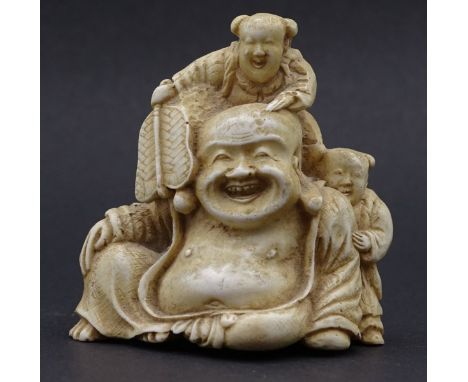 Netsuke - lachender Buddha mit Kindern, H- 5,2cm