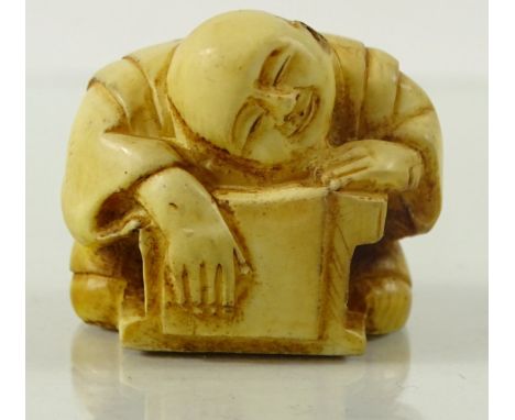 Japanische Netsuke-Figur, Material unbekannt, H. 3 cm