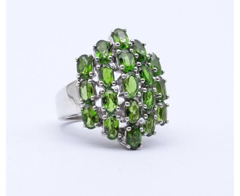 Chromdiopsid Ring, Sterling Silber 925/000, 19 Chromdiopside zus.ca. 4,18ct,rhodiniert,RG 53 , Kopf 24x19mm, 8,05gr.Neu und u