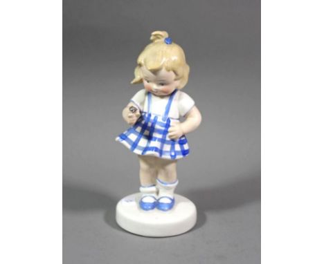 Hummelfigur "Mädchen mit Marienkäfer", Goebel, 1950-56, H-14cm. 