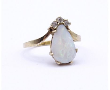 Goldring 0.333 mit Opal und Diamanten, 2,5gr., RG 55