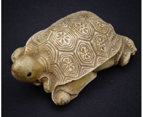 Netsuke - Schildkröte,signiert, 5,5x3,2cm