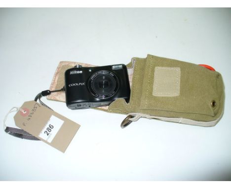 A Cased Nikon Coolpix digital camera.( 486537 )