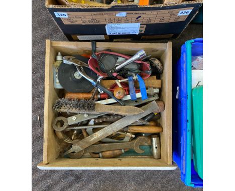 Large selection of vintage and later tools, all untested 