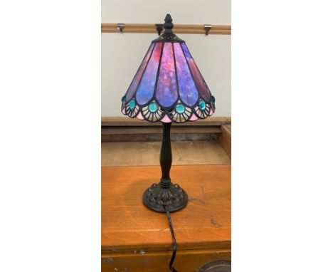 Vintage tiffany style glass shade desk lamp, working order 