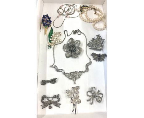 Selection vintage and later costume jewellery to include a silver marcasite brooch, miracle brooch etc 