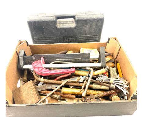 Selection of vintage and later hand tools 
