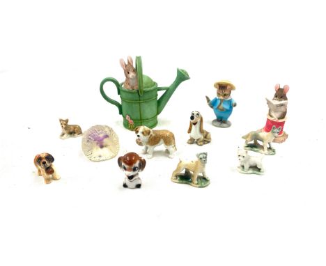Selection of collectable items includes Beatrix potter, wade whimseys etc 