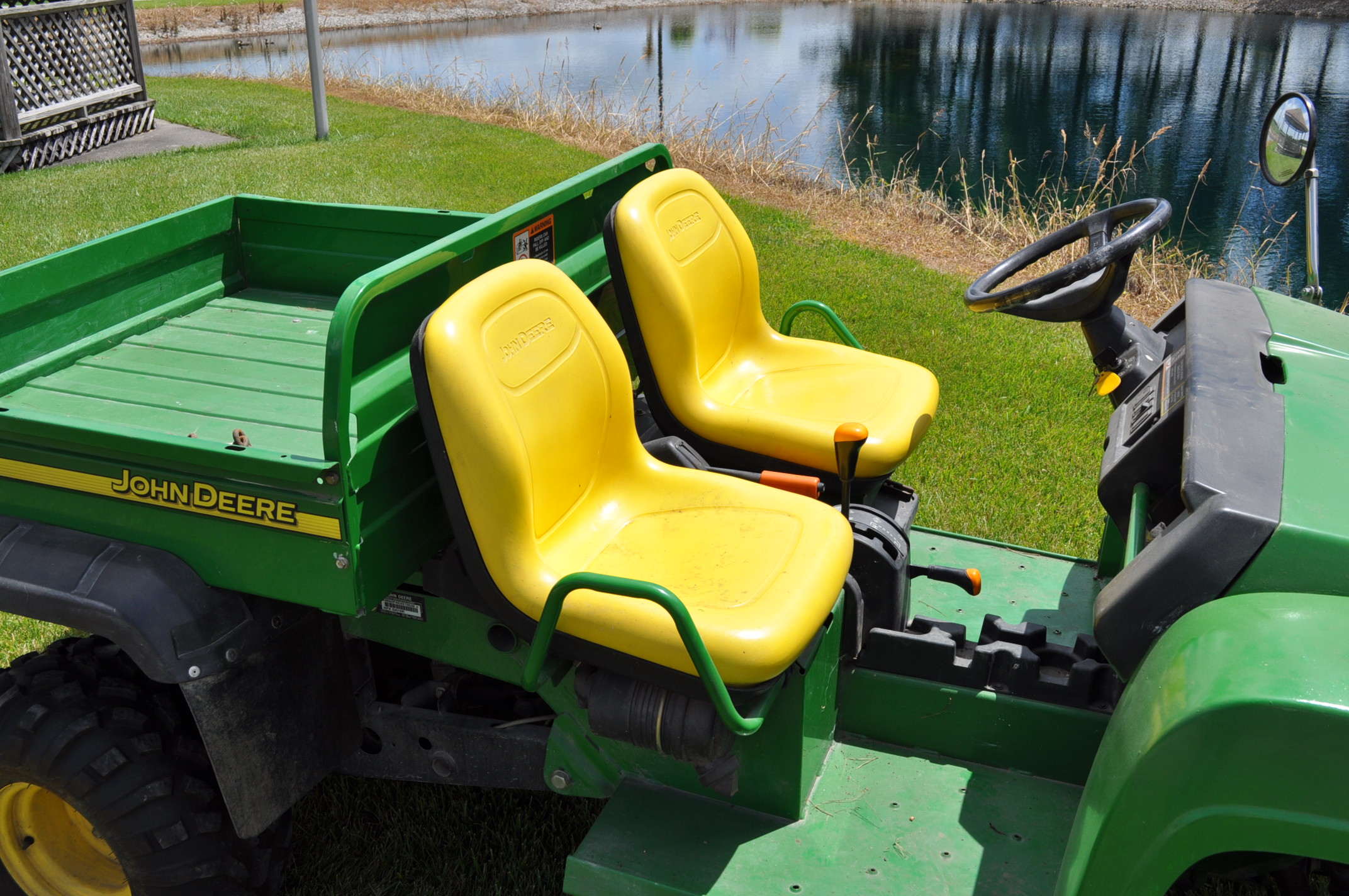John Deere Gator HPX, 4x4, manual dump bed, 225 hrsClose FarmsBellevue