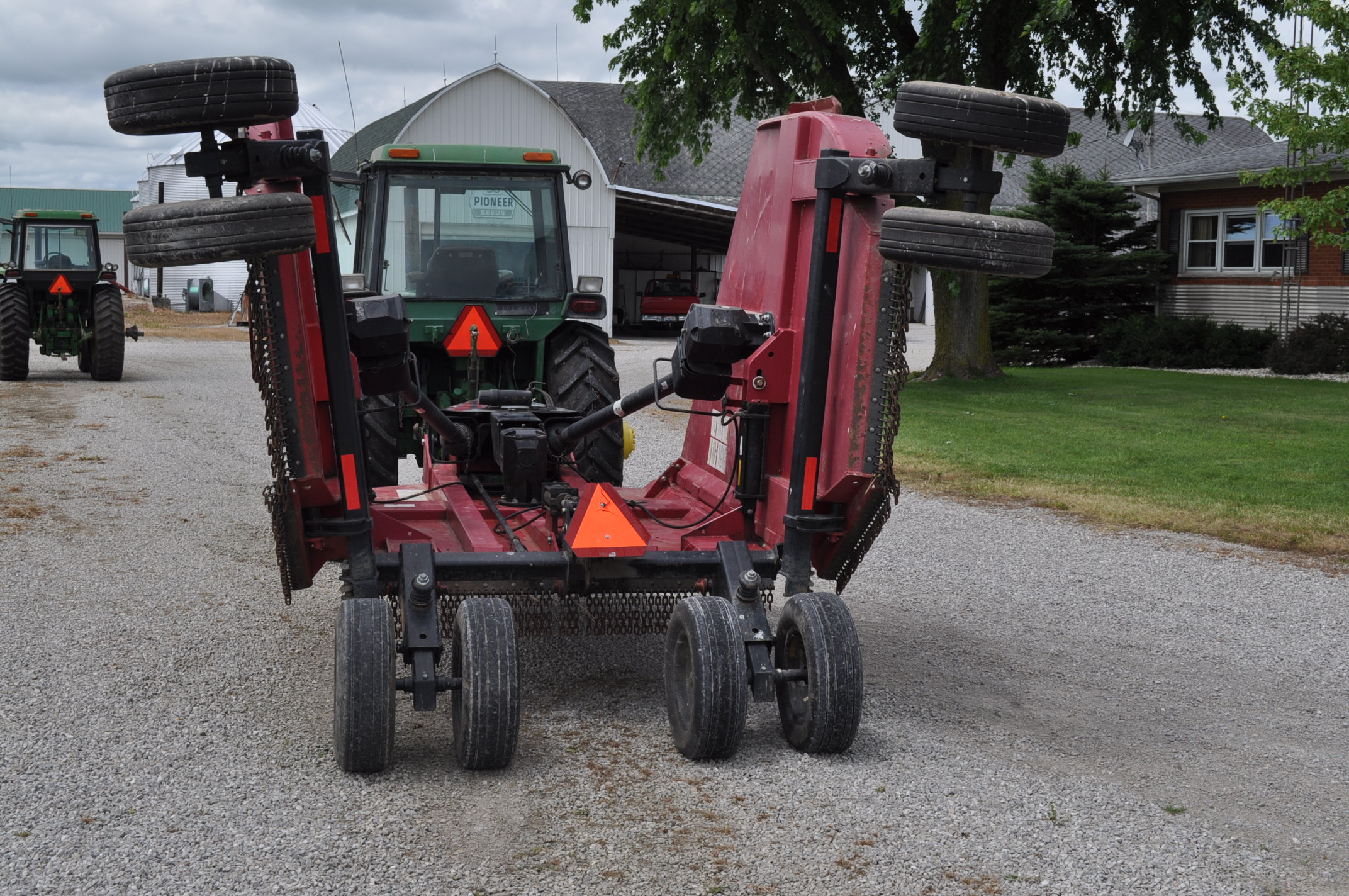 Bush Hog 2720 rotary cutter, hyd fold, stump jumpers, front and rear