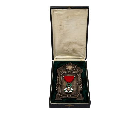 Orden der Ehrenlegion Frankreich mit speziell gefertigtem Aufsteller aus Zinn der Credit Lyonnais im originalen Spezialetui. 