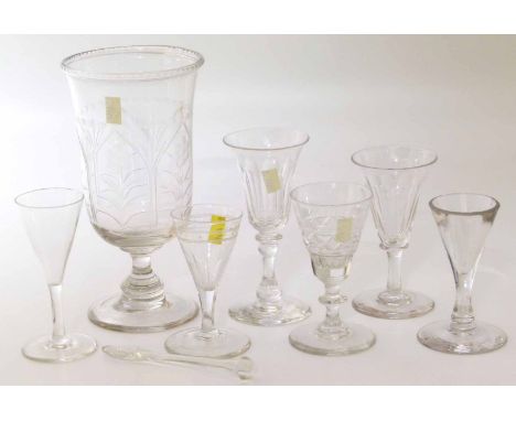 Six early drinking glasses a celery vase and a mixing stick Unfortunately we cannot do condition reports for this sale.
