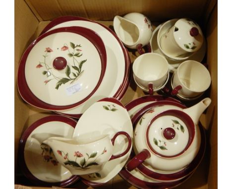 Wedgwood "Mayfield" tea and dinner service (1 box) 