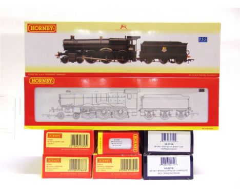 [OO GAUGE]. A B.R. COLLECTION  comprising a Hornby No.R2551, B.R. Castle Class 4-6-0 tender locomotive 'Fairey Battle', 5077,
