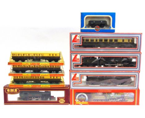 [OO GAUGE]. A G.W.R. COLLECTION  comprising a Hornby No.R392, G.W.R. County Class 4-4-0 tender locomotive 'County of Bedford'