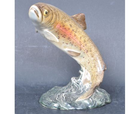 A vintage 20th century ceramic Beswick figurine of a jumping trout no 1032. Stamped to the base. Measures 17cm high.&nbsp;Goo