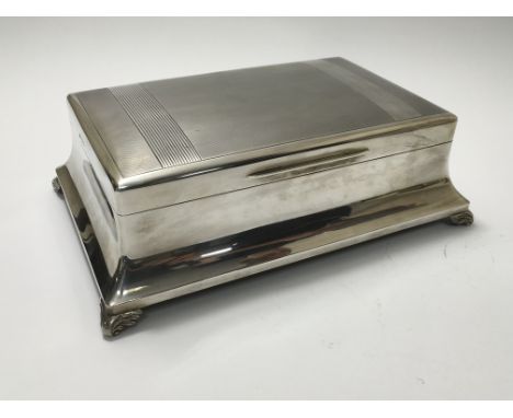 A silver cigarette box with engine turned lid, approx 31cm x 21cm x 10cm, London 1937.