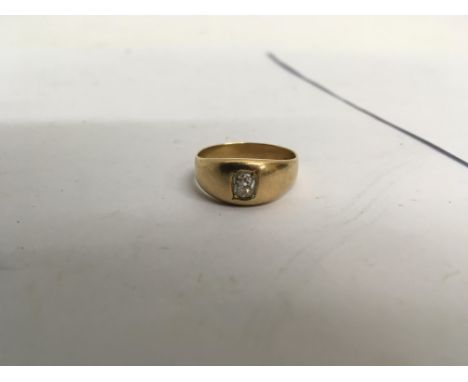 A gents gold ring set with an oval brilliant cut diamond. Weight approx 8.4g Size W