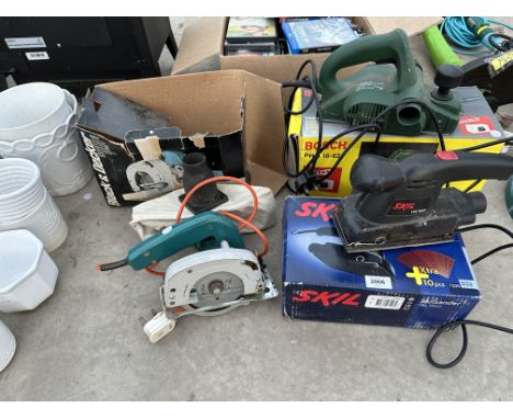 AN ASSORTMENT OF POWER TOOLS TO INCLUDE A BOSCH ELECTRIC WOOD PLANE, SKIL ELECTRIC SANDER AND A RIP SAW ETC 