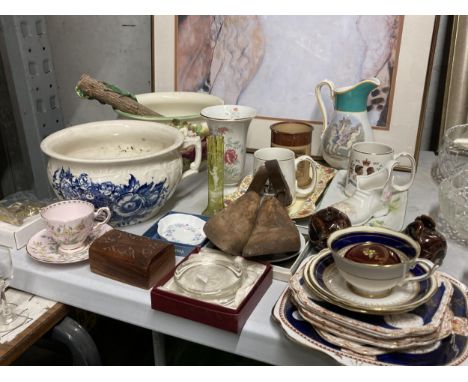 A MIXED LOT OF COLLECTABLES TO INCLUDE WASHBOWLS, VINTAGE SHOE STRETCHER, TUSCAN CHINA, WEDGWOOD, COMMEMORATIVE WEAR, ETC., 