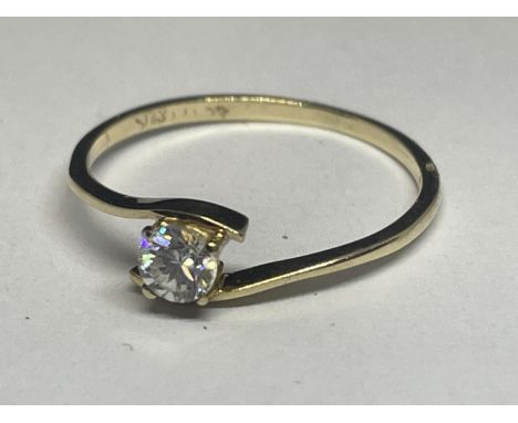 A 9 CARAT GOLD RING WITH A SOLITAIRE CUBIC ZIRCONIA SIZE J 