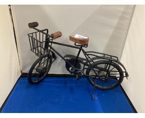 A METAL AND WOOD MODEL OF A DELIVERY BIKE, HEIGHT 20CM, LENGTH 38CM 