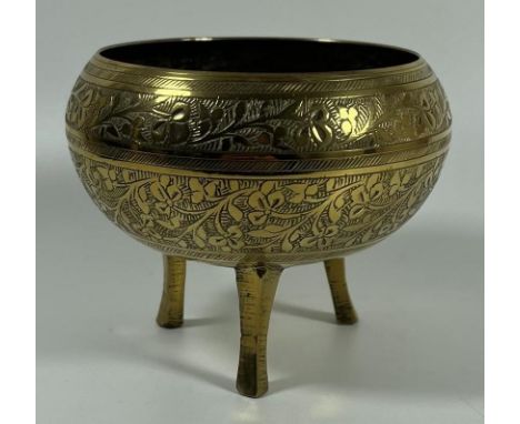 A VINTAGE MIDDLE EASTERN BRASS TRIPOD CENSOR / POT, HEIGHT 10CM 