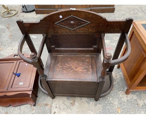 AN EARLY 20TH CENTURY OAK HALL SEAT/STICK STAND 