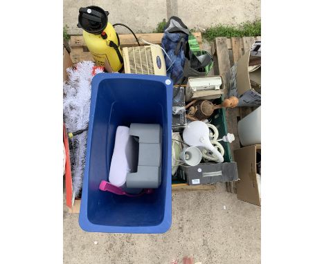 AN ASSORTMENT OF HOUSEHOLD CLEARANCE ITEMS TO INCLUDE TOOLS AND ELECTRICALS ETC 