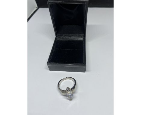 A LADIES SILVER DRESS RING, BOXED 